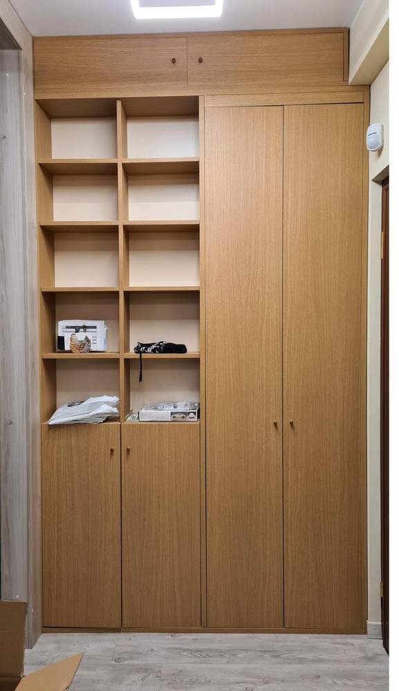 Mobile d'ingresso in rovere